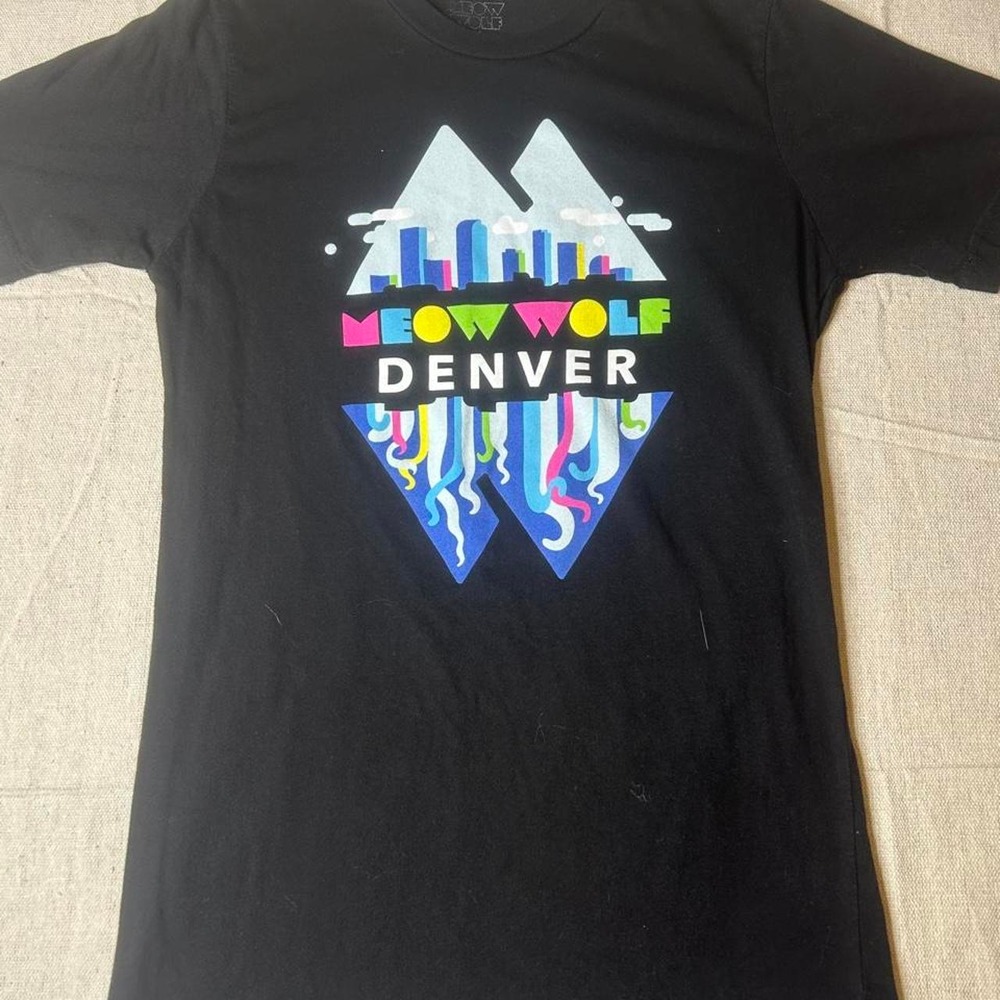 Meow Wolf T-Shirt Mens Small Black Excellent Denver Mountain Graphic Tee